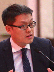 向勇 北京大学文化产业研究院副院长、教授 向勇 北京大学文化产业研究院副院长、教授