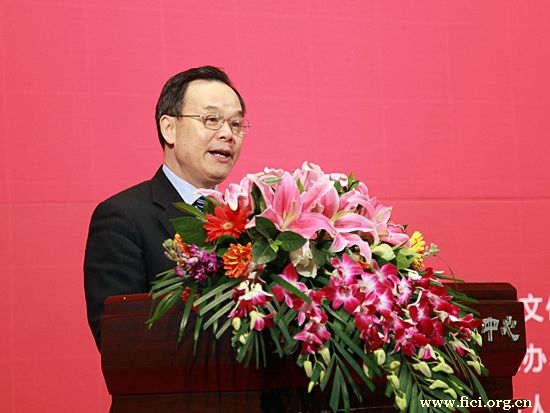 “第八届中国文化产业新年论坛”于2011年1月8日-9日在北京召开。上图为北京大学校长、中科院院士周其凤。