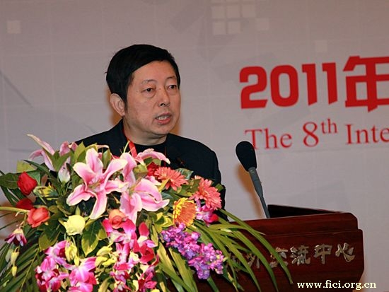 “第八届中国文化产业新年论坛”于2011年1月8日-9日在北京召开。上图为中国艺术研究院院长助理、文化发展战略研究中心主任贾磊磊。