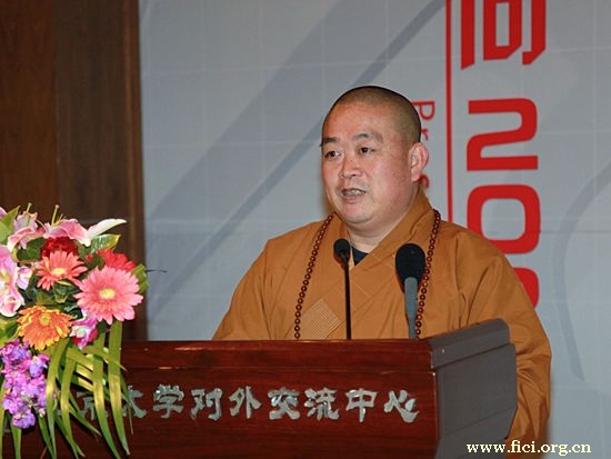 “第八届中国文化产业新年论坛”于2011年1月8日-9日在北京召开。上图为中国佛教协会副会长、海外交流委员会主任,嵩山少林寺第30代方丈释永信。