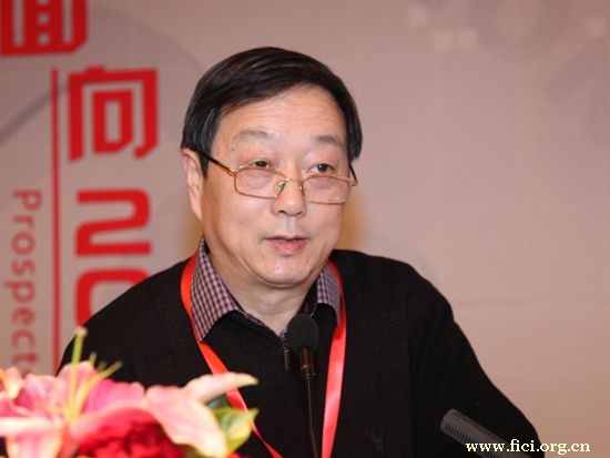 “第八届中国文化产业新年论坛”于2011年1月8日-9日在北京召开。上图为华中师范大学国家文化产业中心教授姚伟钧。"