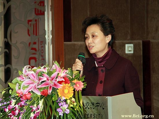 “第八届中国文化产业新年论坛”于2011年1月8日-9日在北京召开。上图为北京大学文化产业研究院研究员王筱芸。